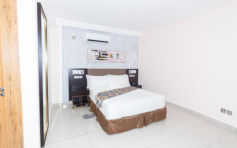 Hotel Le Figaro Douala Buitenkant foto