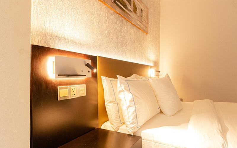 Hotel Le Figaro Douala Buitenkant foto