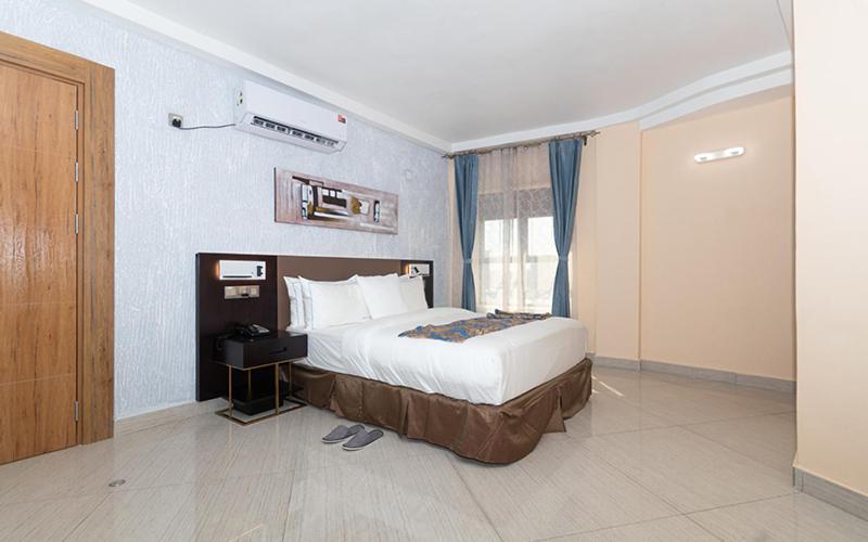 Hotel Le Figaro Douala Buitenkant foto