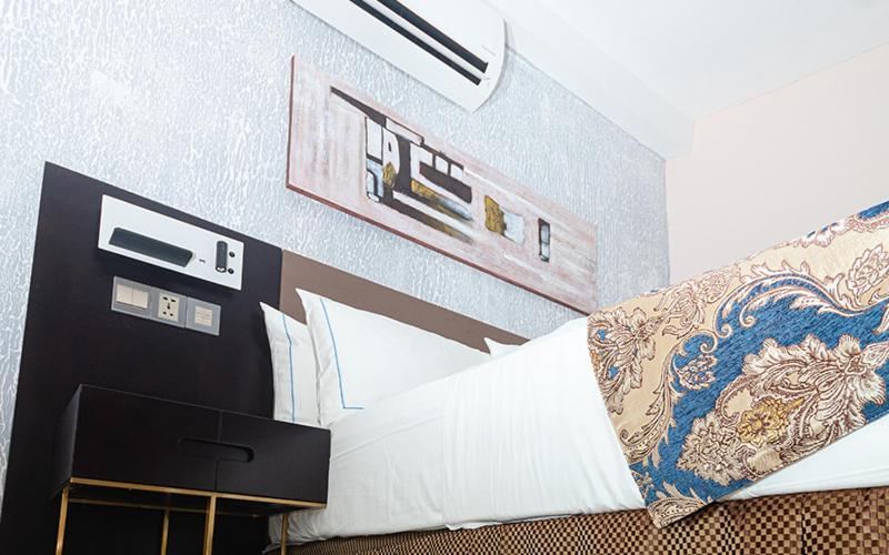 Hotel Le Figaro Douala Buitenkant foto