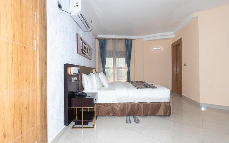 Hotel Le Figaro Douala Buitenkant foto