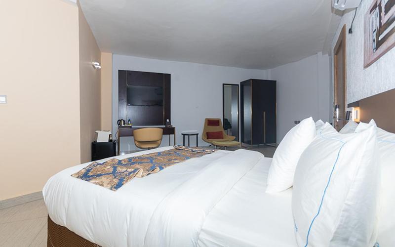 Hotel Le Figaro Douala Buitenkant foto