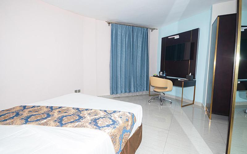 Hotel Le Figaro Douala Buitenkant foto