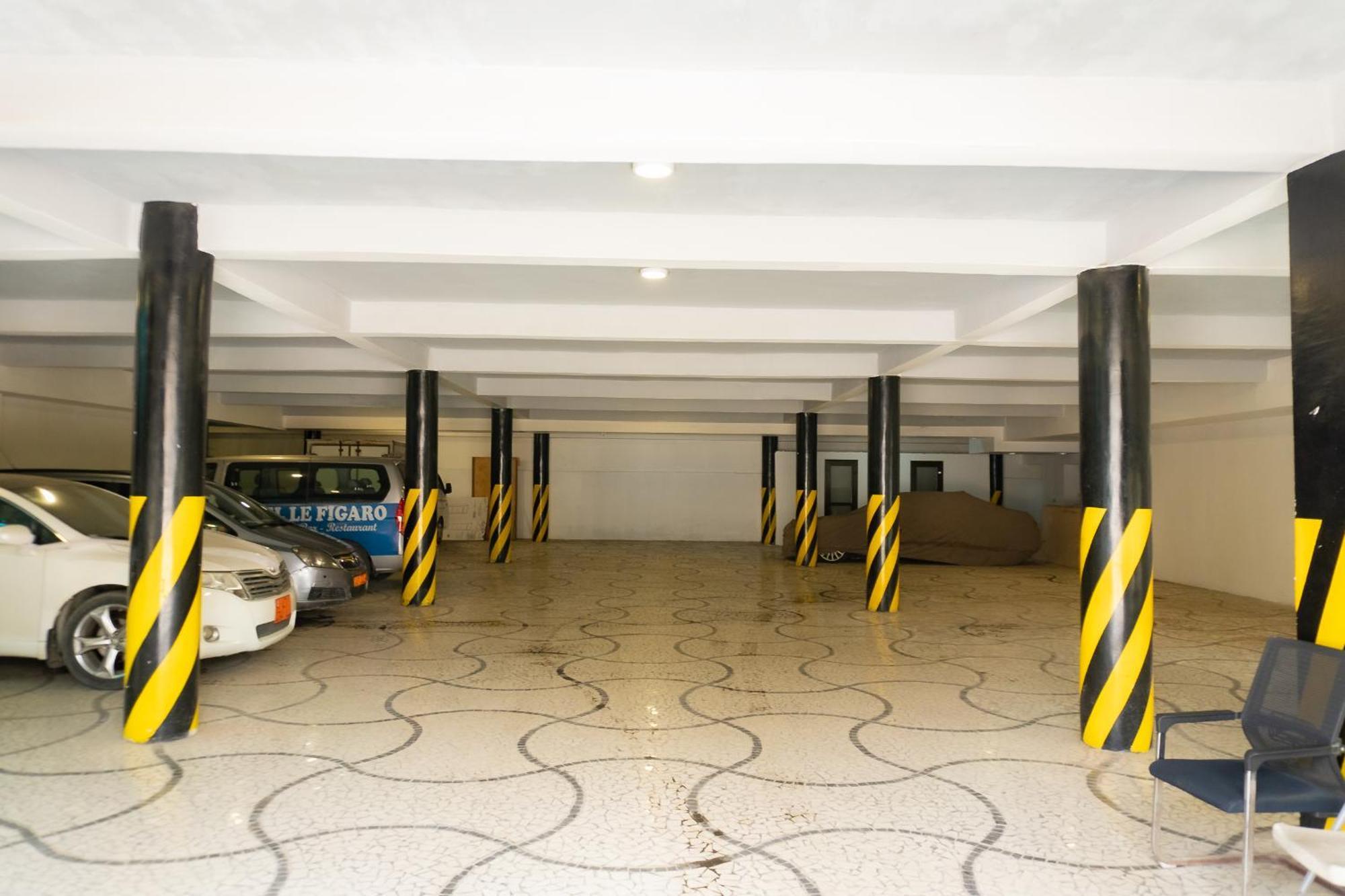 Hotel Le Figaro Douala Buitenkant foto