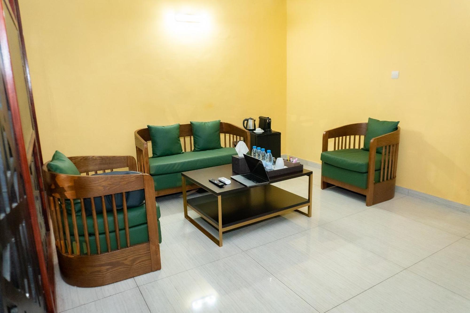 Hotel Le Figaro Douala Buitenkant foto