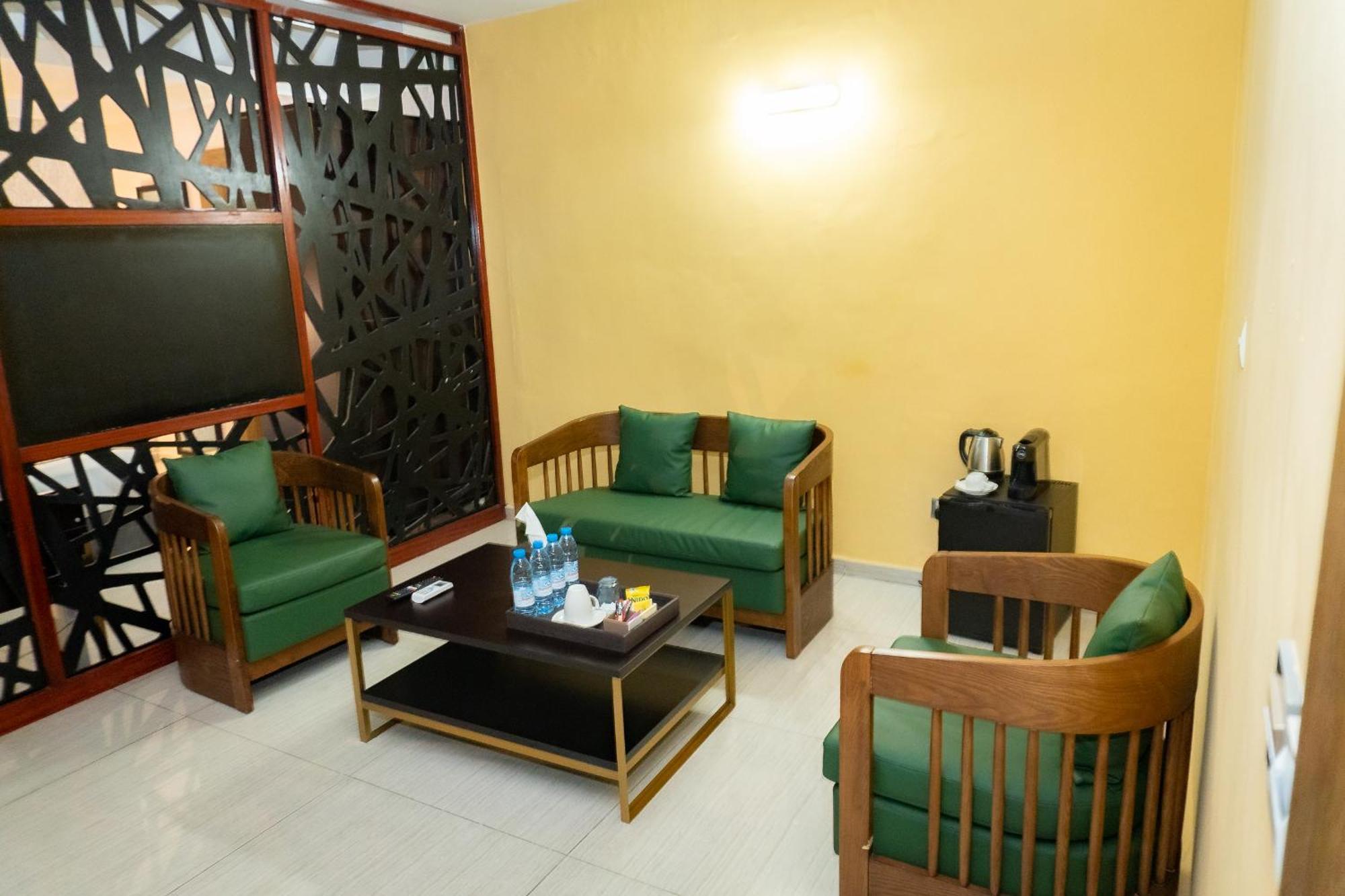 Hotel Le Figaro Douala Buitenkant foto