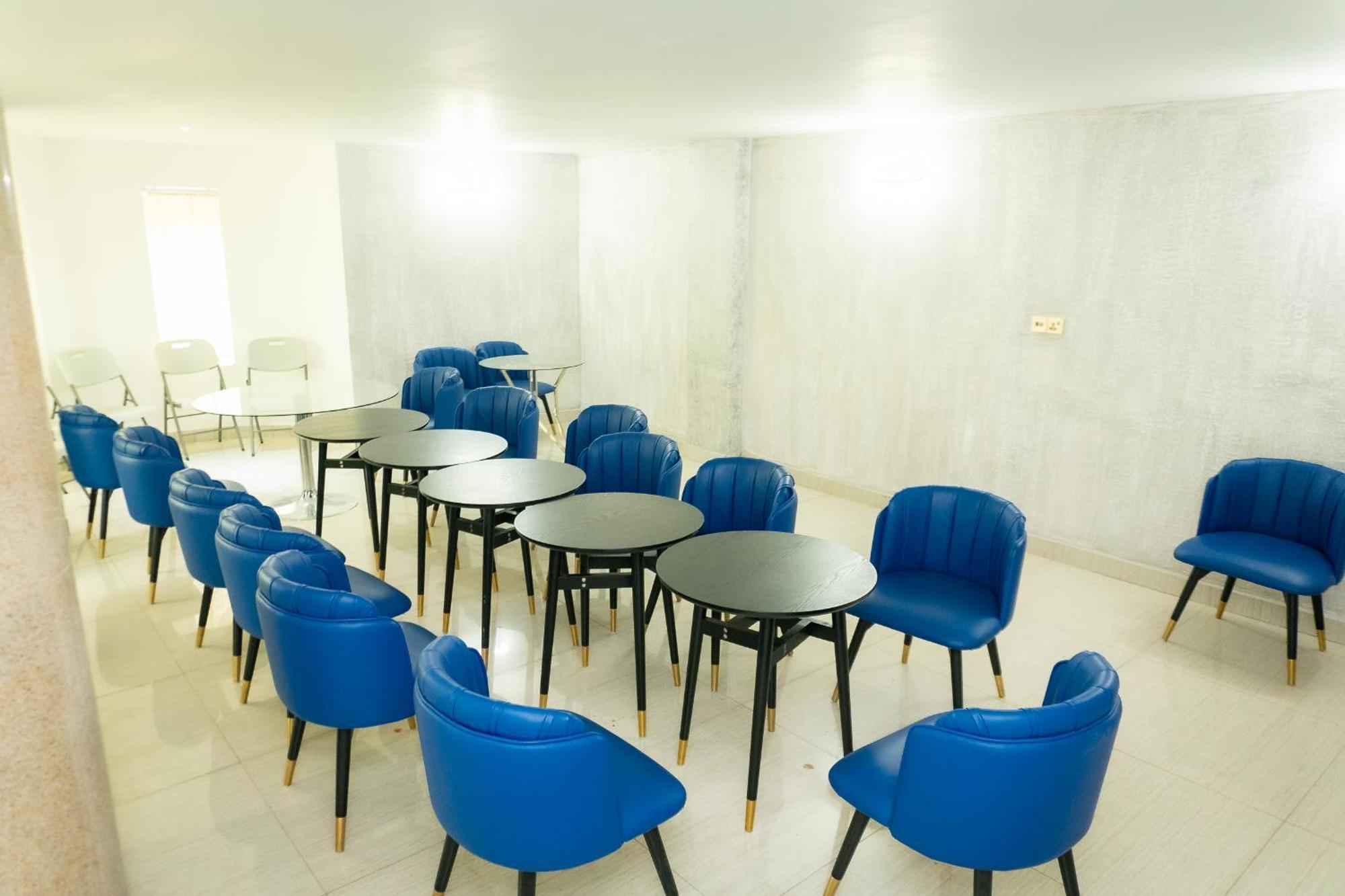 Hotel Le Figaro Douala Buitenkant foto