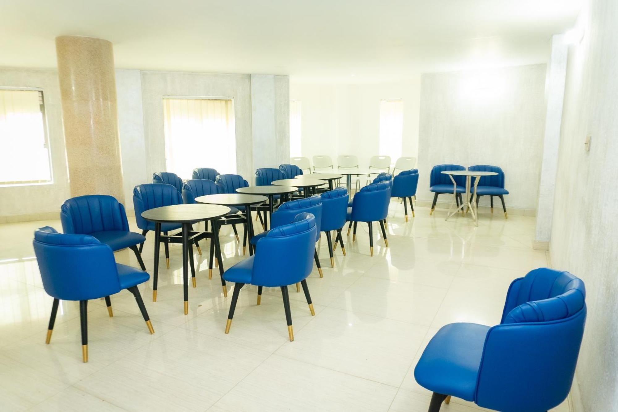 Hotel Le Figaro Douala Buitenkant foto