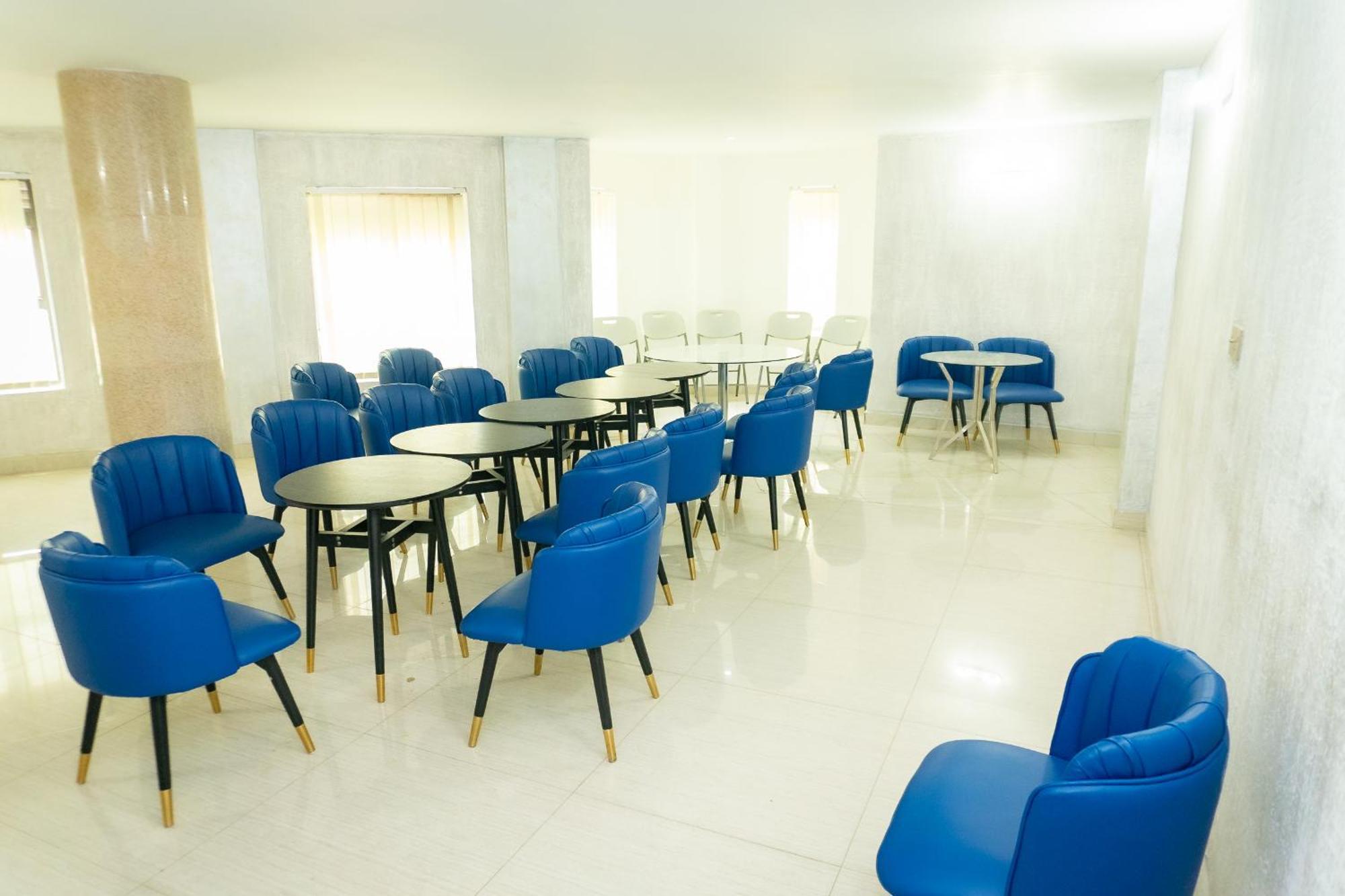 Hotel Le Figaro Douala Buitenkant foto