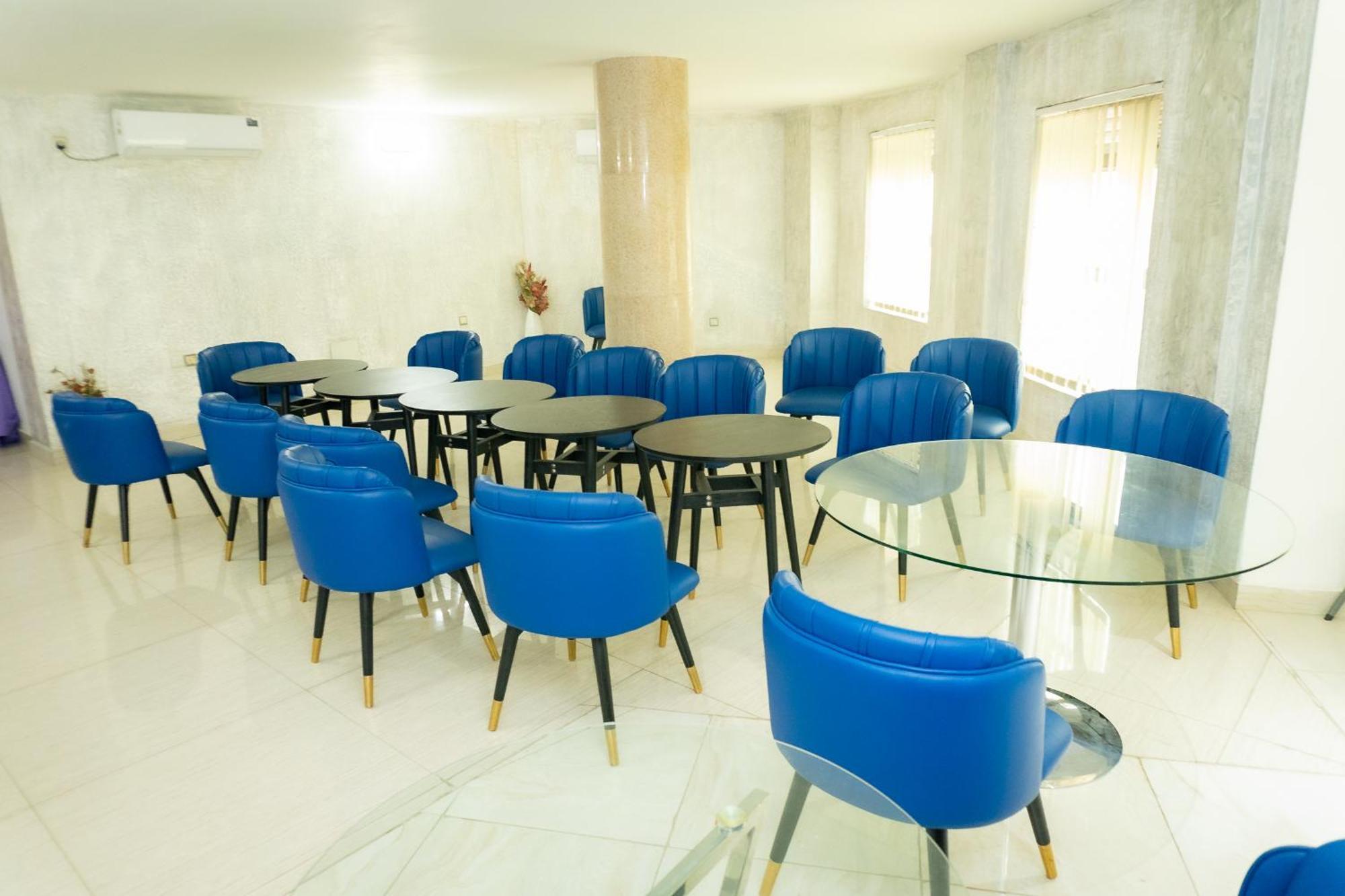 Hotel Le Figaro Douala Buitenkant foto