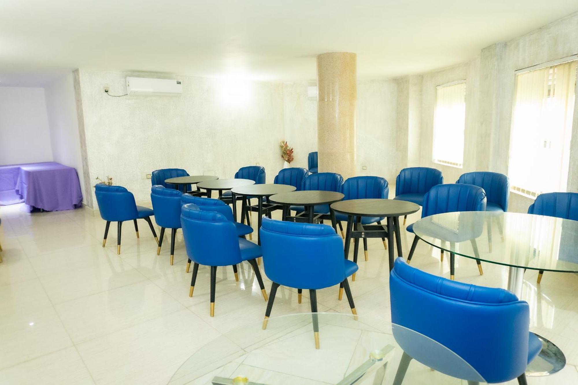 Hotel Le Figaro Douala Buitenkant foto