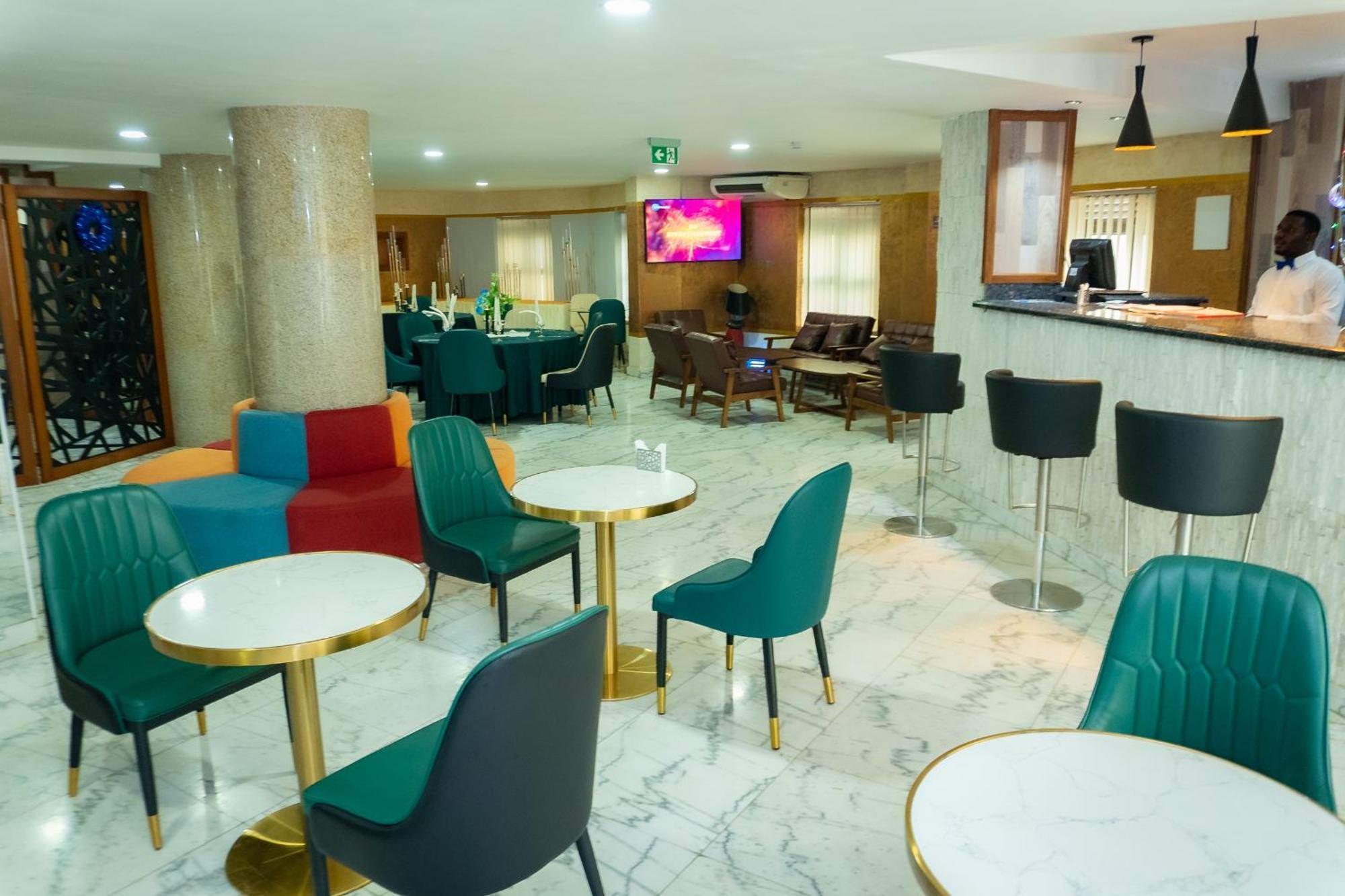 Hotel Le Figaro Douala Buitenkant foto