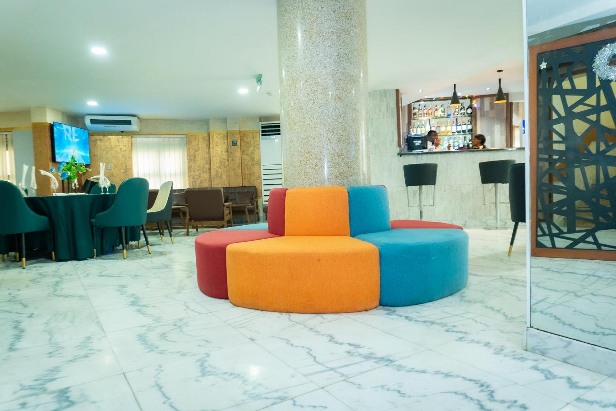 Hotel Le Figaro Douala Buitenkant foto