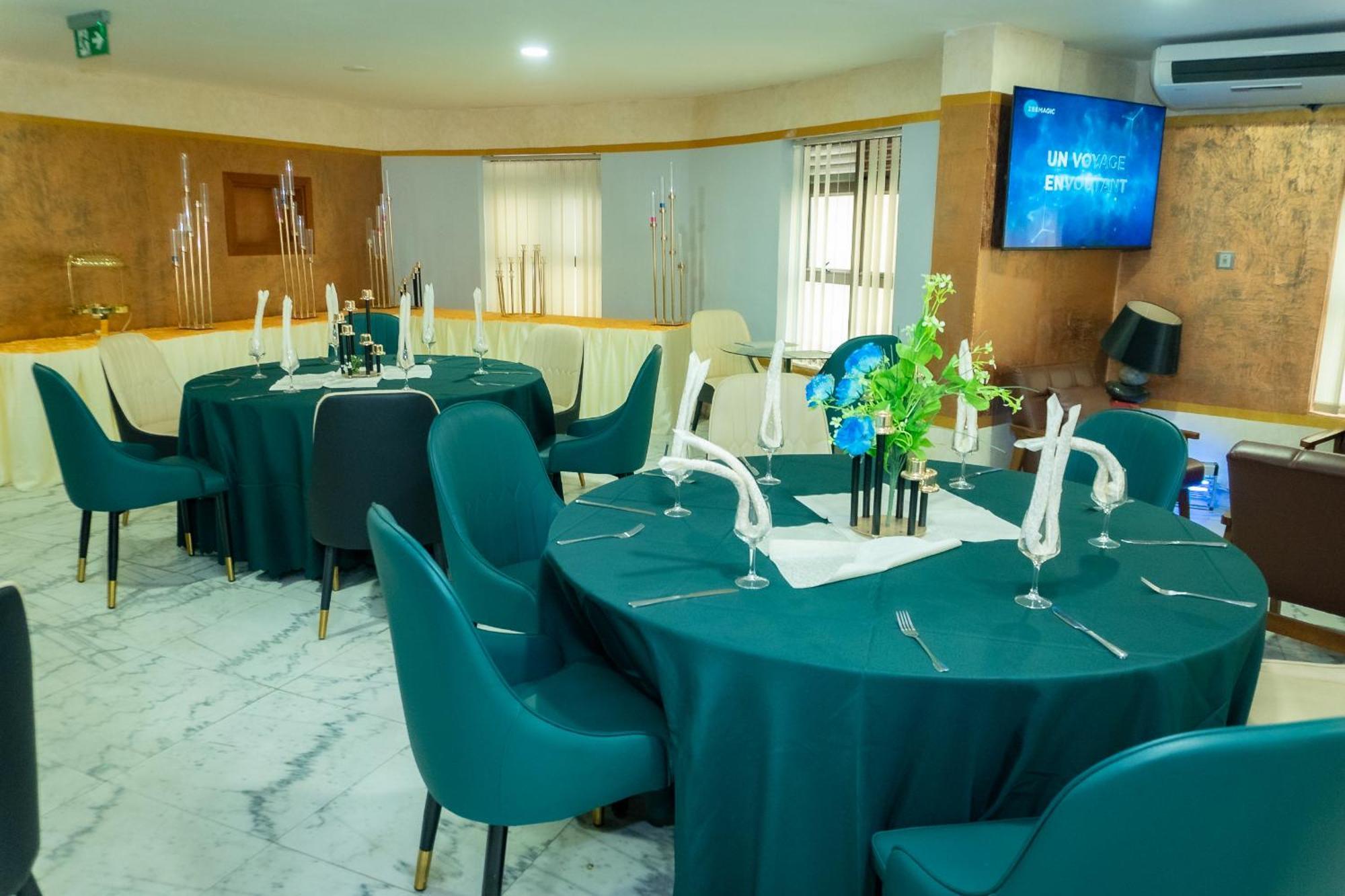 Hotel Le Figaro Douala Buitenkant foto