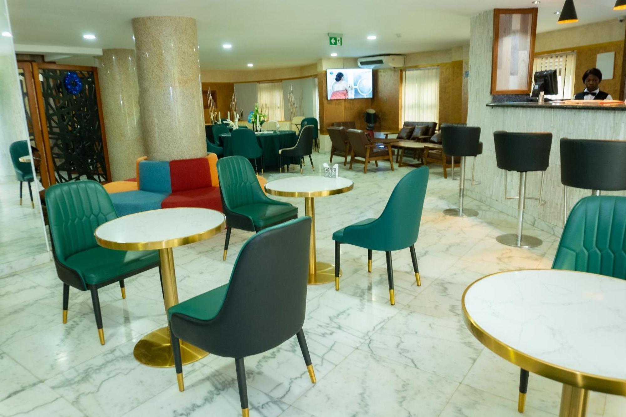 Hotel Le Figaro Douala Buitenkant foto