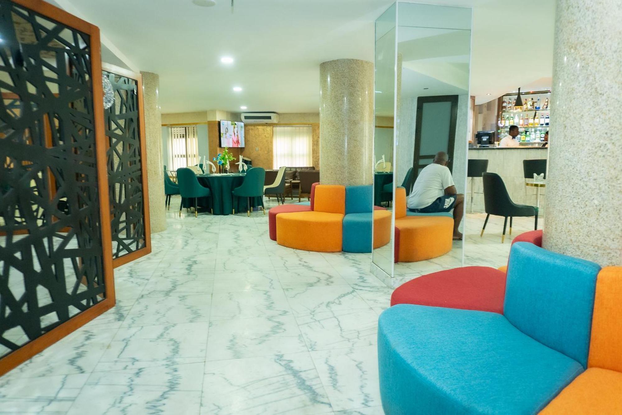 Hotel Le Figaro Douala Buitenkant foto