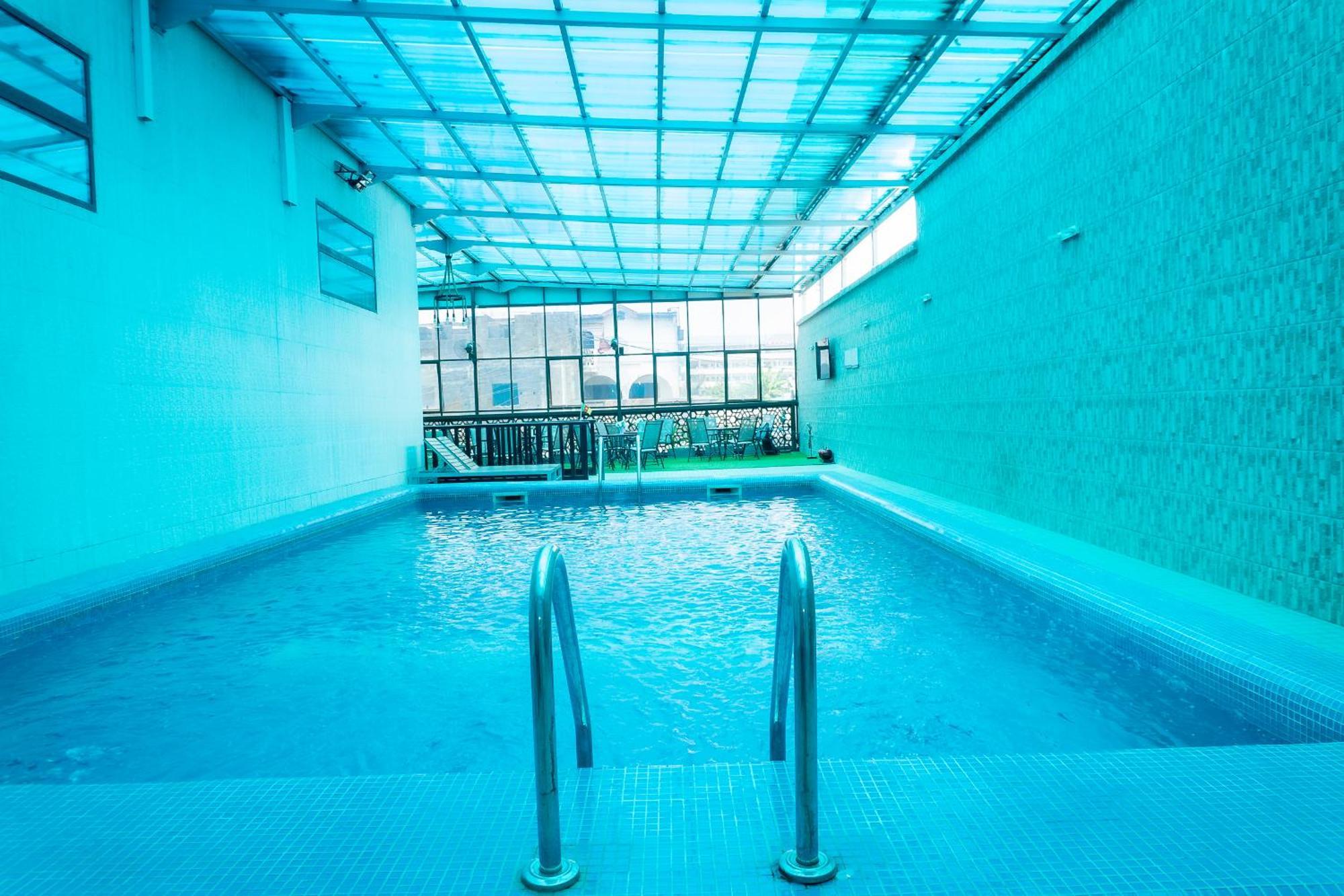 Hotel Le Figaro Douala Buitenkant foto